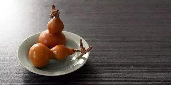 葫芦怎么盘玩包浆，把玩葫芦多久能包浆（文玩葫芦轻松盘出枣红色）