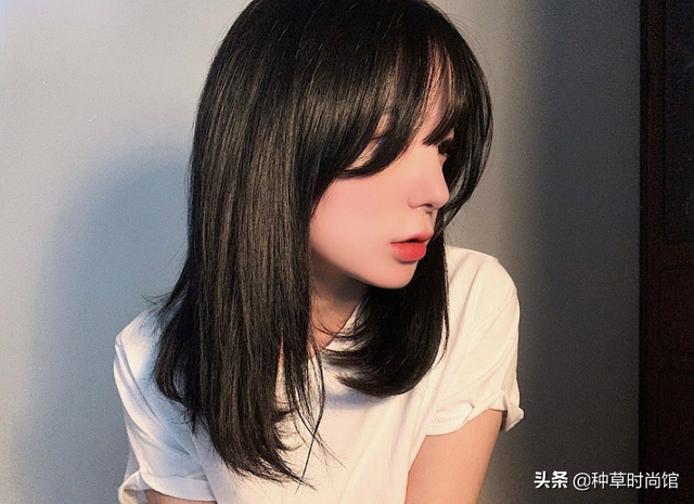 晚上披着头发睡好吗，晚上睡觉头发扎还是披（不要披着头发睡觉了）