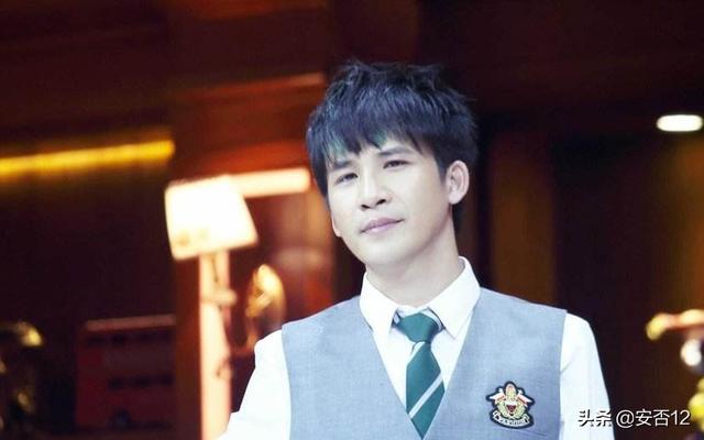 嘻唰唰歌词完整版，嘻唰唰歌词（十年前他们的洗脑神曲火遍全国）