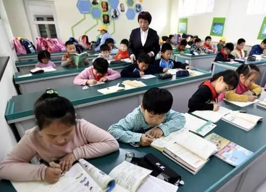 正常的小学上课时间表，小学课程表1一6年级（小学生“新作息表”曝光）