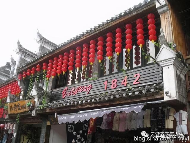 湖南凤凰古城在哪个市，凤凰古城在湖南哪里（沱江吊脚楼沈从文故居）