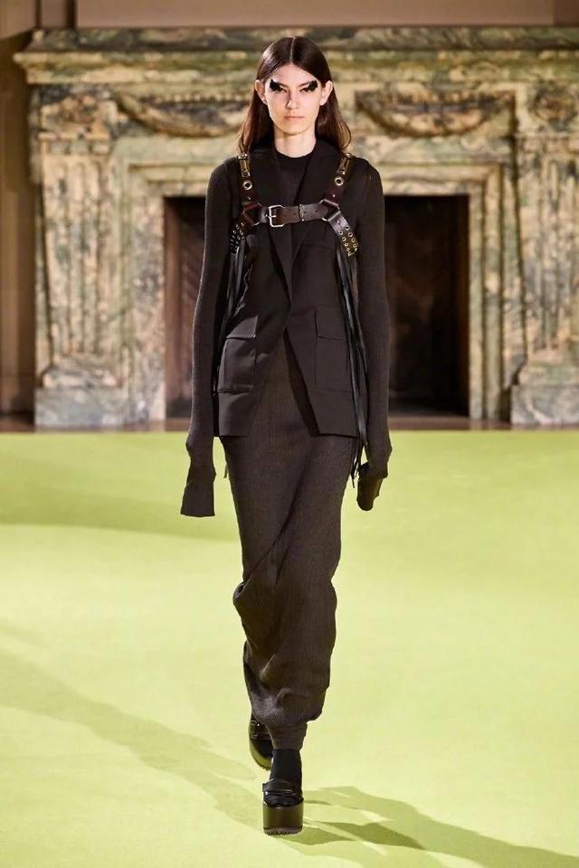 2020年时装周流行风格穿搭，2020年时装流行主题（前两款一般人也能随便穿）