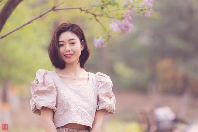 记住12个拍照姿势动作，拍照动作叫什么POS（经典好看的8个拍照姿势）