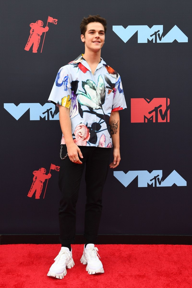 aj 是什么，aj系列所有款式图片（18岁美国新生代男歌手高高瘦瘦白白净净）