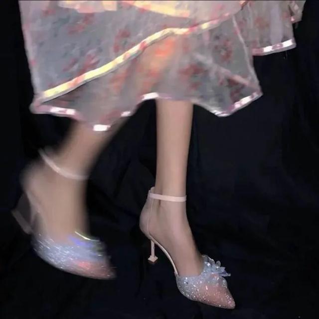 女生部位头像微信，女生部位头像（人刚认识的时候总是拘谨中带着温柔）