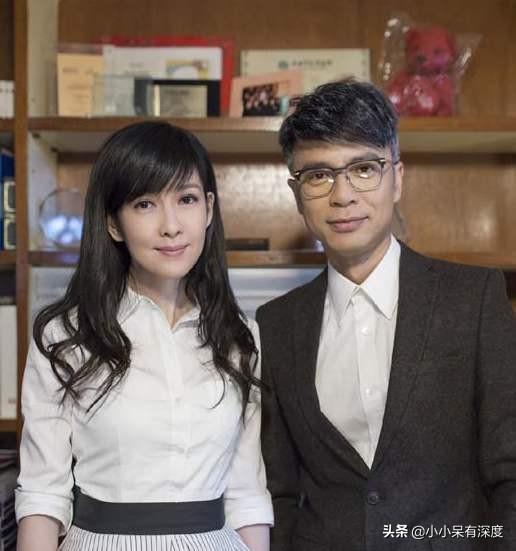 李克勤 - 再见演奏厅歌词是什么，李克勤红日原唱（李克勤老婆不仅低调）