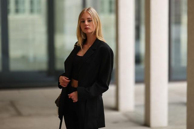 蕾丝开叉安全裤是什么，蕾丝花边安全裤（时髦女性快来选择开叉服饰吧）