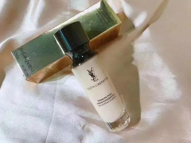 BB霜和气垫BB有什么区别，气垫bb和bb霜的区别（BB霜、气垫、粉底液、素颜霜...这些底妆区别在哪）