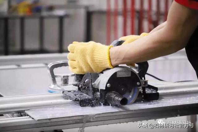 岩板是什么材料，岩板是什么材料合成的（一篇文章为你解答）