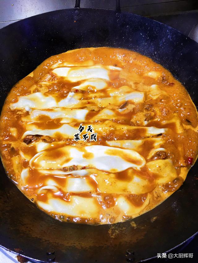 地锅炖柴鸡的做法，地锅炖柴鸡的做法视频（大厨分享专业的做法）