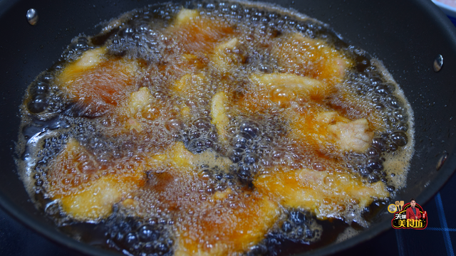 锅包肉是什么菜系，东北名菜锅包肉的家庭做法