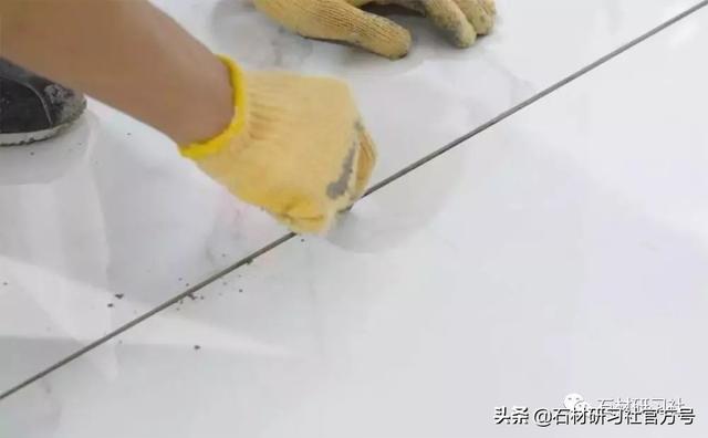 岩板是什么材料，岩板是什么材料合成的（一篇文章为你解答）