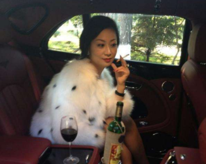 附近女老板招c1司机，急招司机7000元（富婆招聘司机月薪8万）