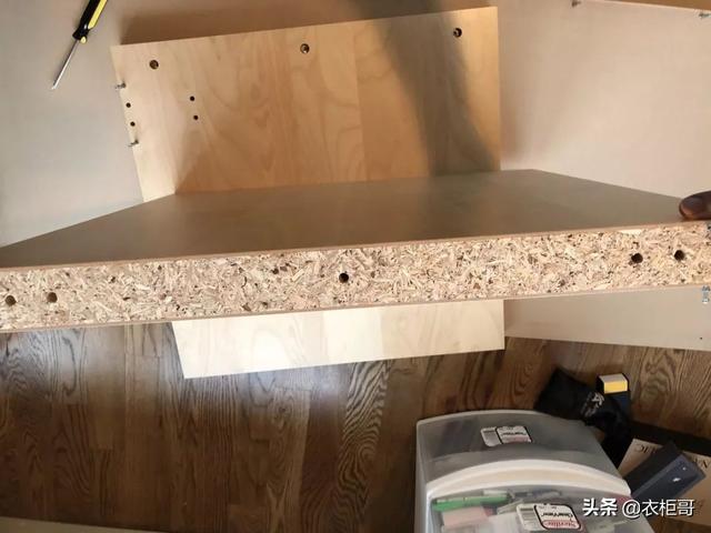 实木颗粒板特点有哪些，实木颗粒板特点有哪些呢（实木颗粒免漆板的优缺点）