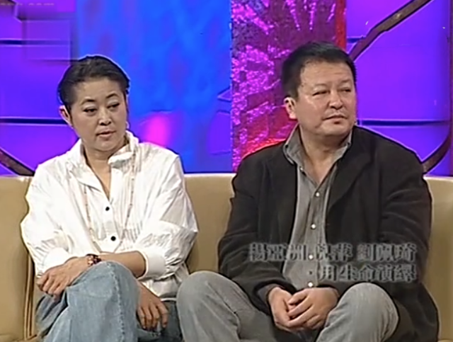 倪萍65岁三婚老公近照曝光！打扮文艺面容沧桑，结婚16年越长越像