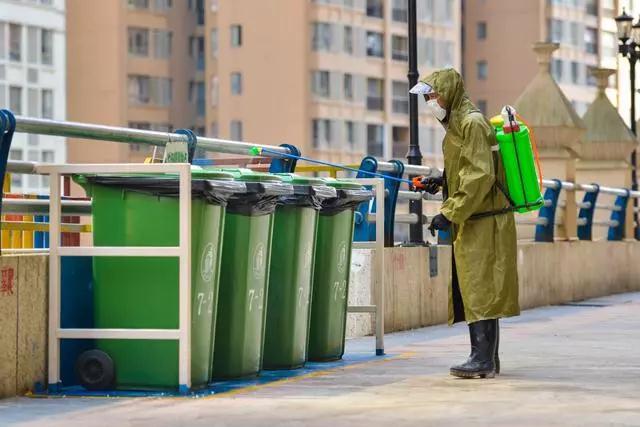 花果园半山家电维修安装 花果园半山小镇：给垃圾桶和洁具安“新家“