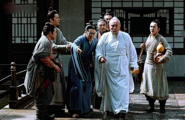 华佗简介，四大名医是哪四个（中国历史上第一位创造手术外科的华佗）