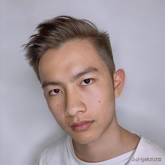 男生在家怎么做挑染，男生在家怎么染头（经典又百搭的色卡存起来）