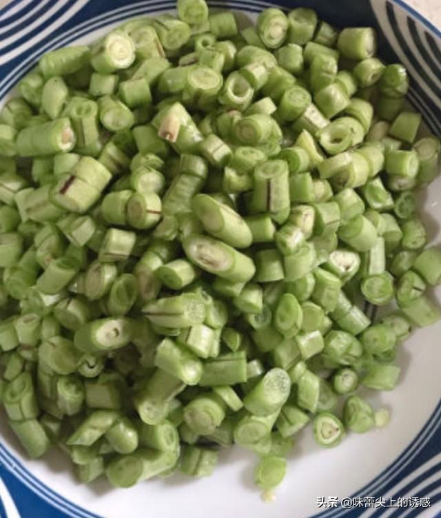 豇豆圆葱炒鸡蛋的家常做法，圆葱炒豆片的做法（谁说豇豆不能和其它的食材一起炒）