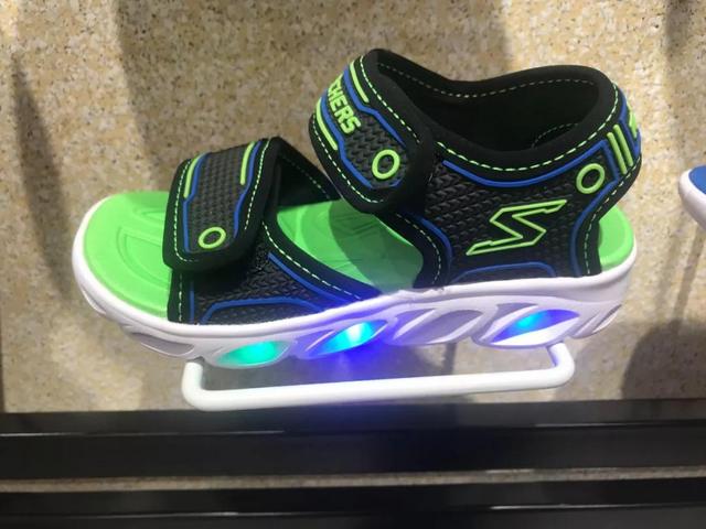 儿童凉鞋怎么选择比较好，儿童凉鞋到底要怎么选