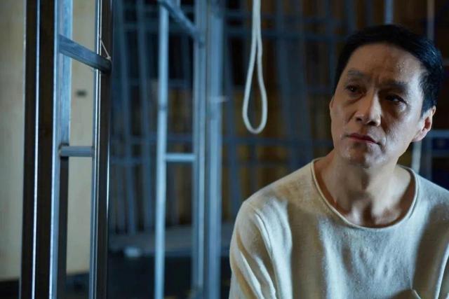 冯远征，因跳伞放弃高考，又被中戏嫌弃丑，老婆比他大8岁