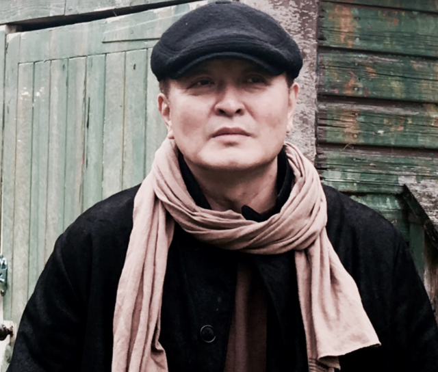 倪萍65岁三婚老公近照曝光！打扮文艺面容沧桑，结婚16年越长越像