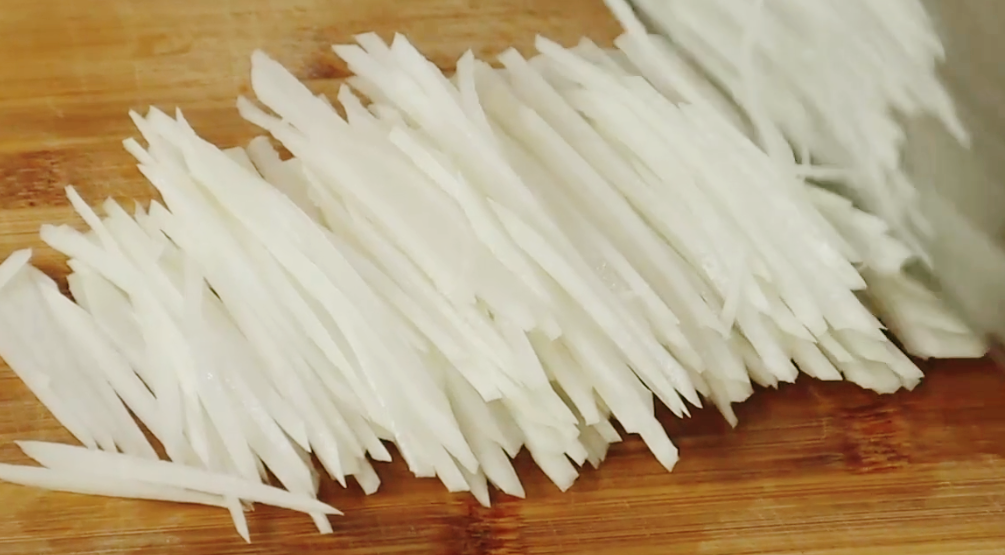 圖片[2]-【白蘿卜絲雞蛋餅】做法步驟圖 外酥里嫩 天天吃不夠-起舞食譜網(wǎng)