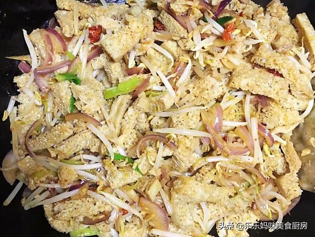 凉皮怎么炒好吃，怎样做炒凉皮好吃（在家做个陕西特色的炒凉皮）