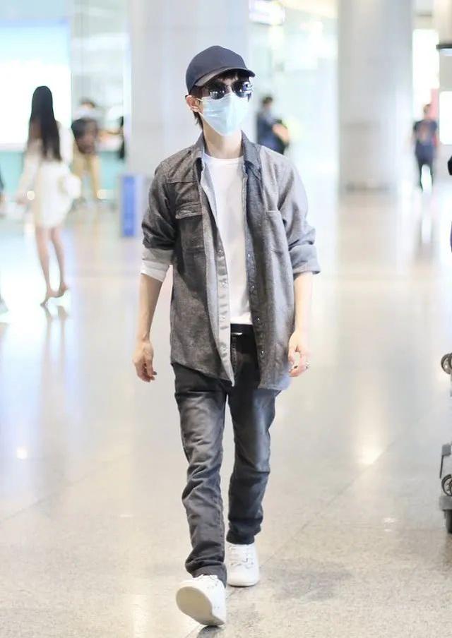 郭敬明多高，郭敬明身高为什么那么低（造型就穿出了165cm的效果）