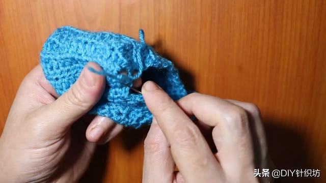 毛线袜套的织法，袜套的织法详解简单好学的方法轻松get（宝宝袜套的钩织教程）