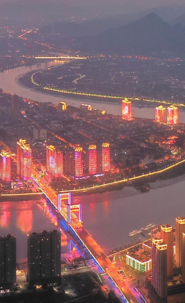 苍南县属于哪个市，苍南县是哪个市（评新成立的县级市浙江省温州市龙港市）