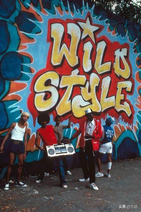 1978年,涵盖dj,mc,霹雳舞,涂鸦的街头文化有了自己的名字——hiphop