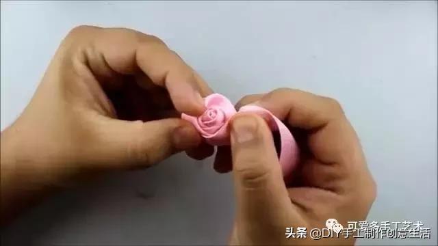 彩带的折法，彩带的折法大全 风铃花（一根丝带就卷出一朵螺旋形状的玫瑰）