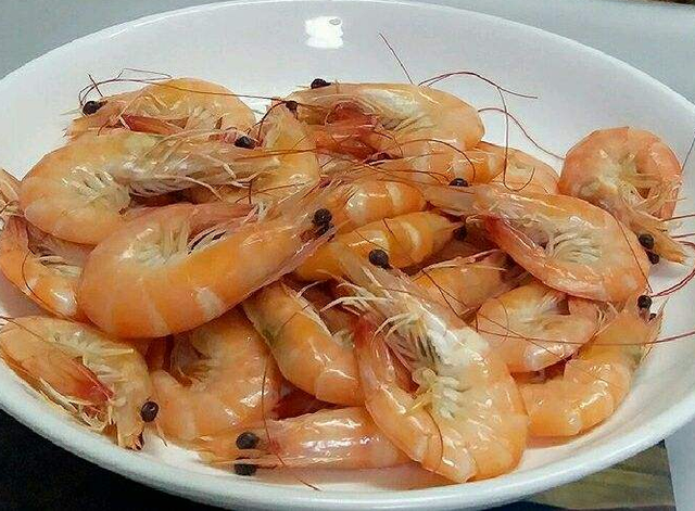 死虾和活虾的营养价值一样吗，活冻虾和冻虾的区别（好多人少做了“这一步”）