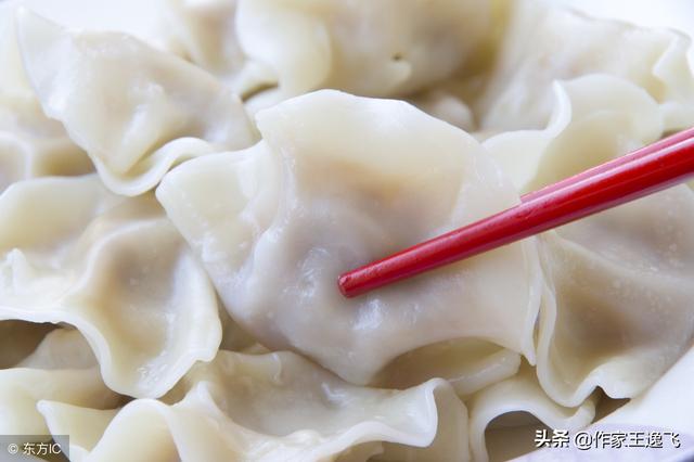 梦见包饺子，梦见包饺子包不住是什么征兆（娘等你回家过年）