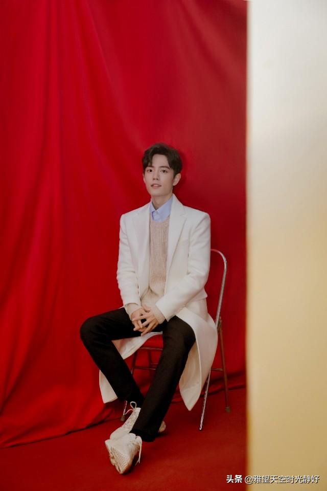 肖战手机壁纸无水印   高颜值小哥哥安利一下，肖战手机壁纸高清壁纸 满屏无水印（暖心男神肖战三十款高清时尚穿搭手机壁纸、背景图～怎么穿都好看）