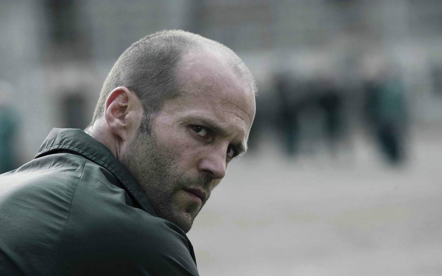 表面是银行劫案,背后是黑暗的真相,杰森斯坦森被低估的犯罪片