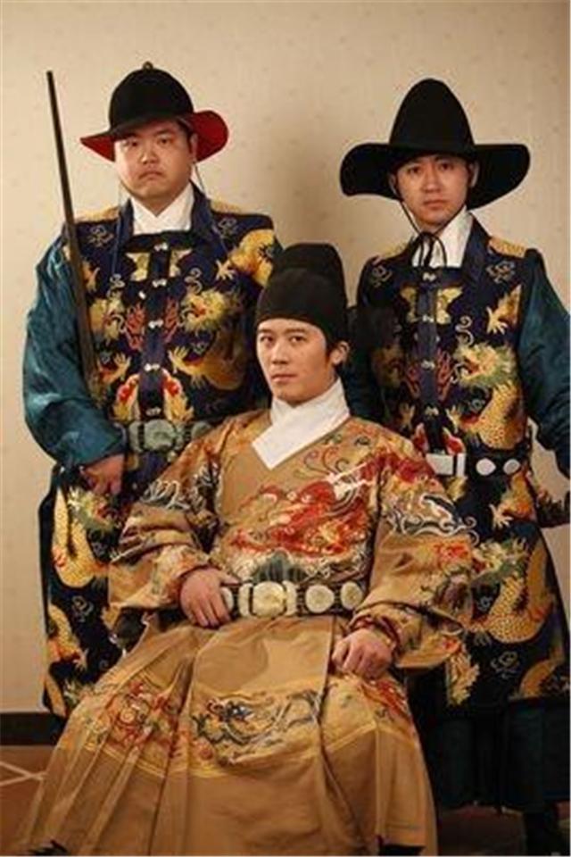 明朝服饰特点是什么，带着一种典型的文化行为