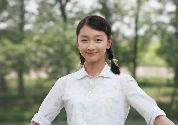 周冬雨是影后吗，周冬雨是影后吗知乎（周冬雨捧回金马金像双科影后）