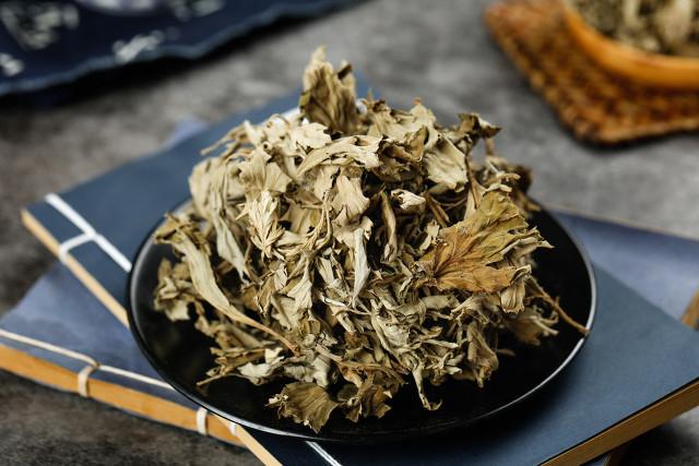 艾草能不能直接晒干，艾叶如何保存变成陈艾（农谚：家有三年艾）