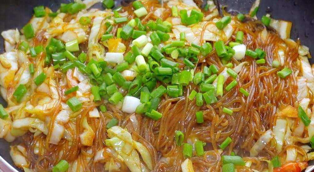 图片[5]-【包菜炒粉条】做法步骤图 难怪以前炒粉条老粘锅 技巧全在这-起舞食谱网