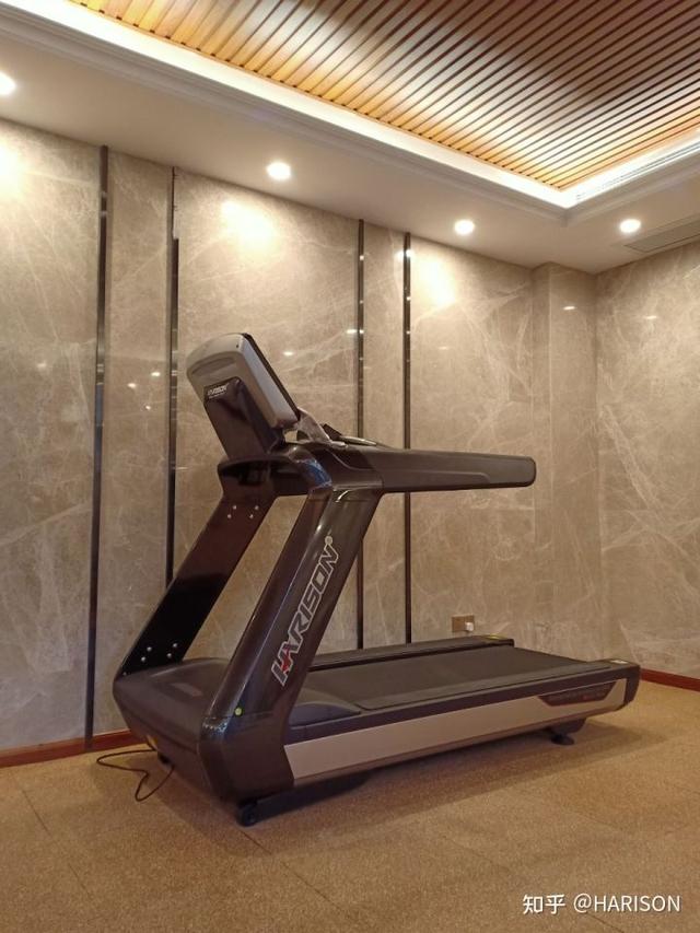 椭圆机和跑步机，椭圆机和跑步机哪个减肥效果好（哪种才是居家健身的最佳伴侣）