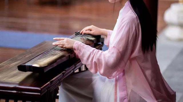 眼高手低是什么意思，眼高手低是什么样的人（好为人师、眼高手低、趋炎附势、得意忘形）