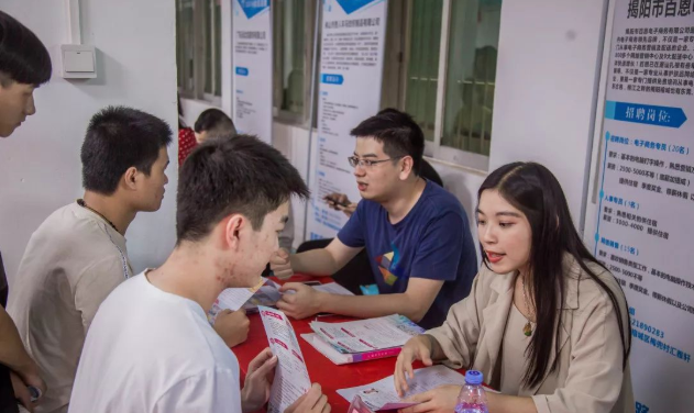 高考十大热门专业，2022高职十大热门专业（就业率很高的十大专业）