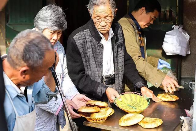 阜阳好吃的甜烧饼，阜阳这家“老康烧饼”