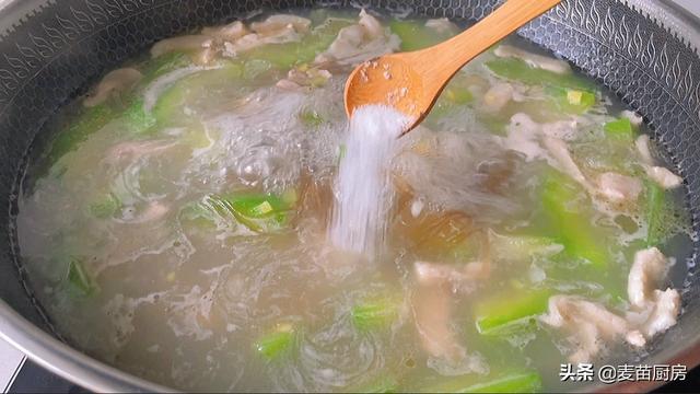 粉条汤怎么做家常做法，粉条烩菜的家常做法大全（老式冬瓜粉条汤）