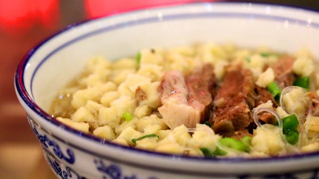 羊肉泡馍做法，陕西羊肉泡馍的做法（他能泡遍全世界—正宗羊肉泡馍技术配方免费分享）