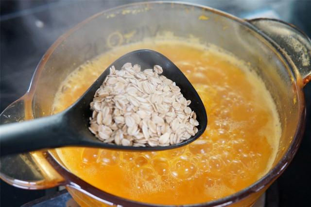 麦片粥的做法，燕麦粥的做法（早餐有条件多喝“元气粥”）