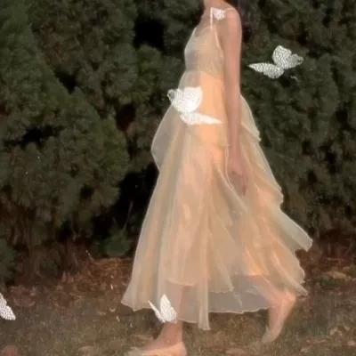 女生部位头像微信，女生部位头像（人刚认识的时候总是拘谨中带着温柔）