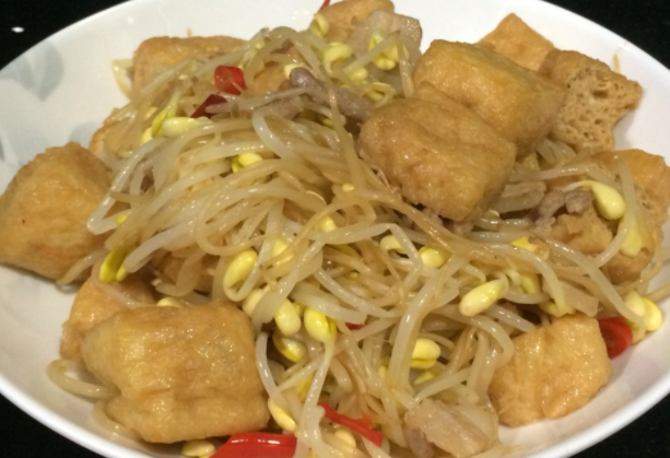 怎样做美味的豆腐炒豆芽，豆腐炒豆芽窍门（豆芽的黄金搭档）